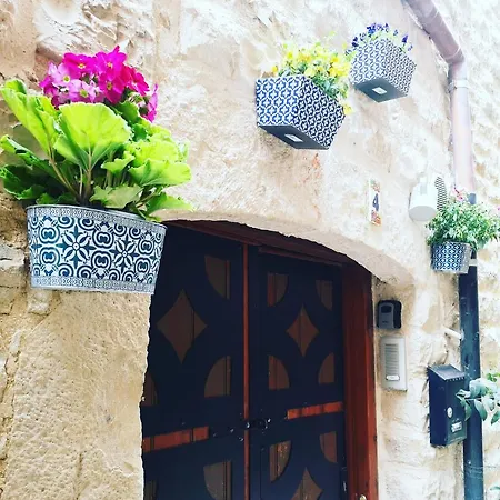 La Torretta Di Gigi - Soggiorno In Torre Medievale Bisceglie Exterior foto