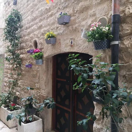 La Torretta Di Gigi - Soggiorno In Torre Medievale Bisceglie Exterior foto